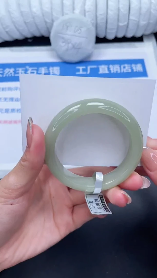 未镶嵌手镯石英质玉81-52.DK