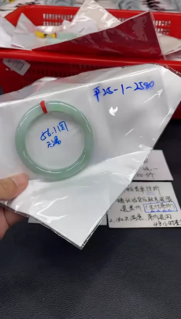翡翠手镯未镶嵌翡翠手镯