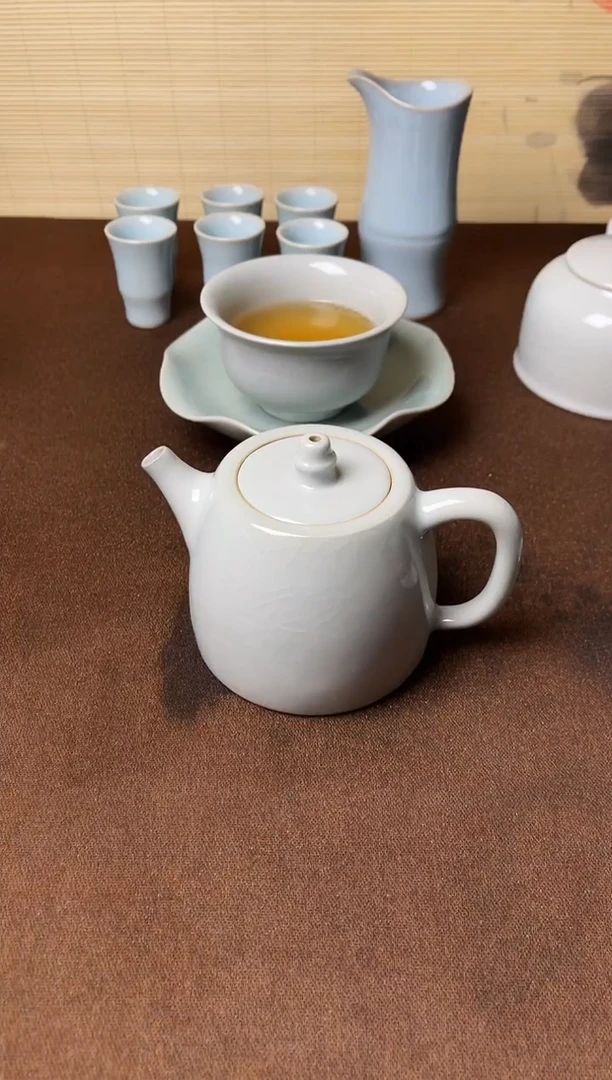 新品特惠-微微瑕云雾月白五支钉纯手工壶