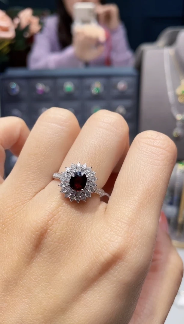 【闪购商品】红宝石戒指18K金镶嵌1.07克拉 无烧