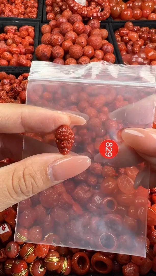 南红玛瑙未镶嵌颈饰1