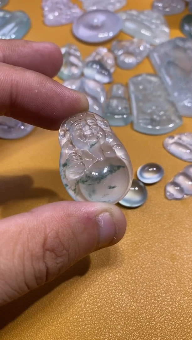 吊坠(不含链)未镶嵌翡翠财神28000   33.2  25.6  6.5