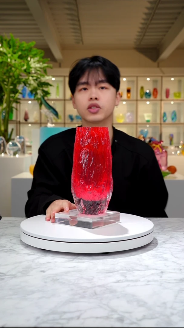 摆件宝石红肌理纹设计款花器