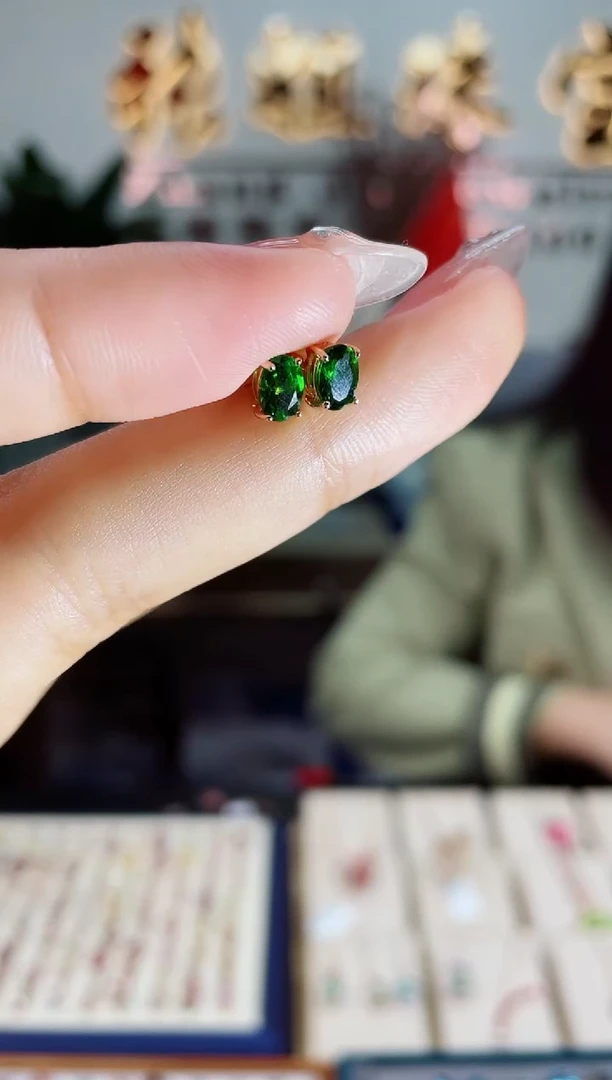 【闪购商品】透辉石耳饰银S925镶嵌无证书