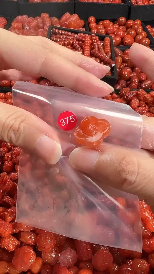 颈饰未镶嵌南红玛瑙1