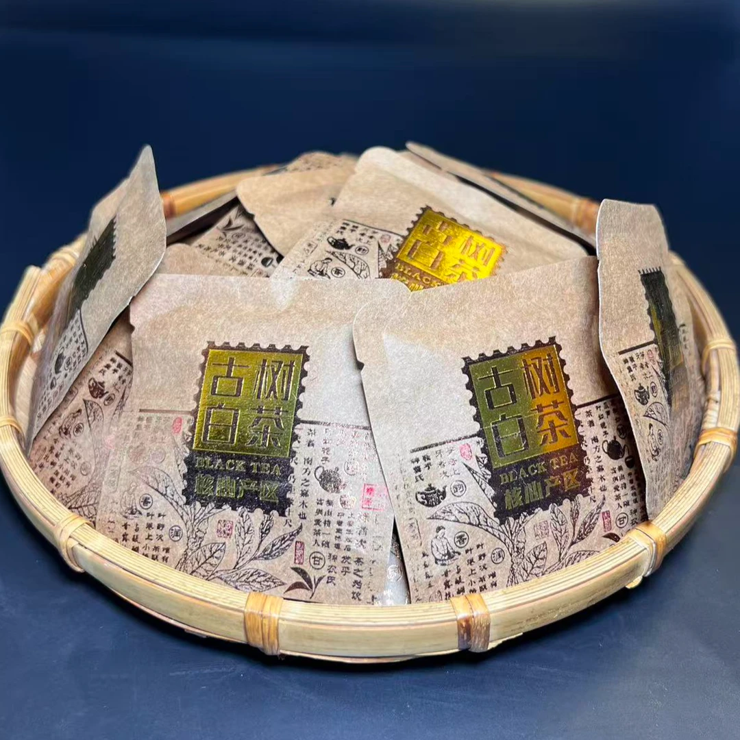 冰岛老寨古树单株白茶  方片  追根溯源  8克/片到手10片