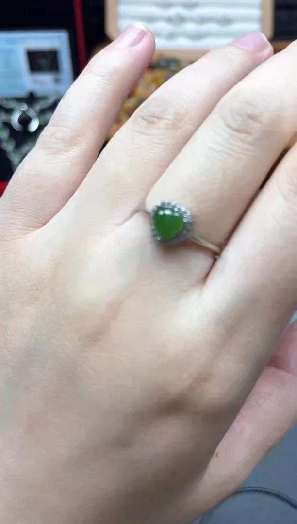 未镶嵌戒指和田玉（碧玉）m