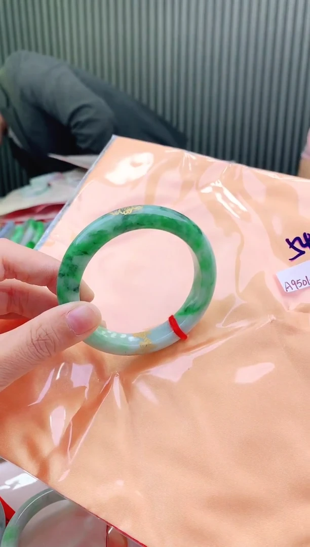 未镶嵌手镯翡翠54+