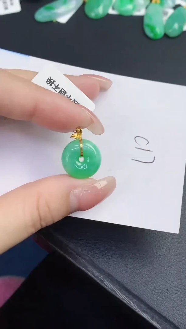 翡翠18K金镶嵌颈饰缅甸天然翡翠A货