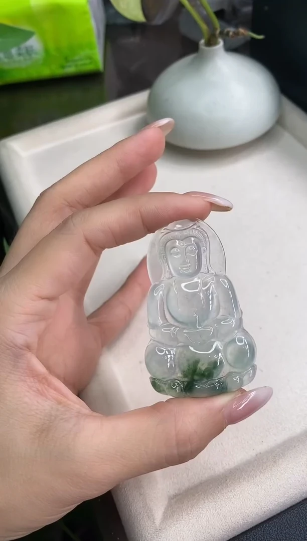 翡翠未镶嵌颈饰正装观音