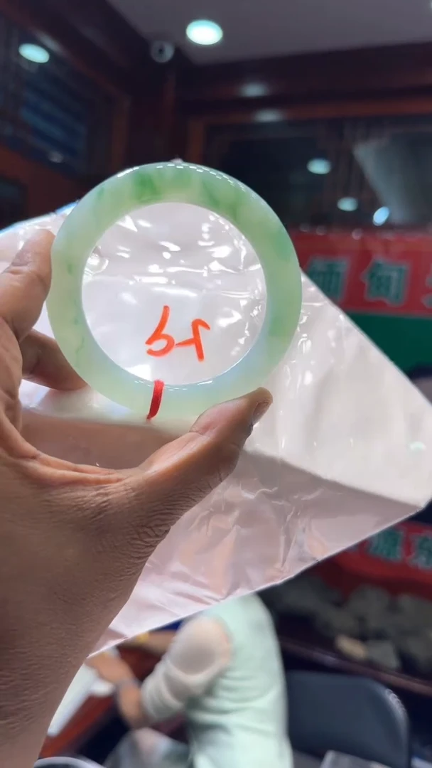 翡翠手镯未镶嵌手镯