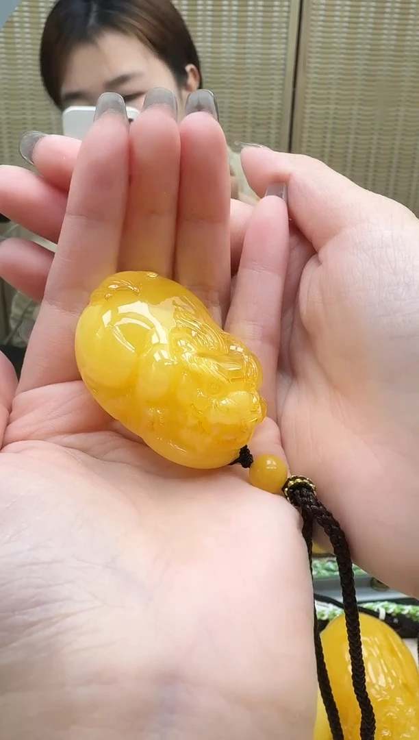 未镶嵌琥珀裸石吊坠