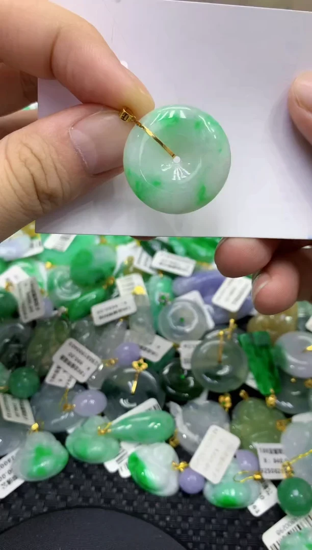 颈饰18K金镶嵌翡翠天然缅甸翡翠A货