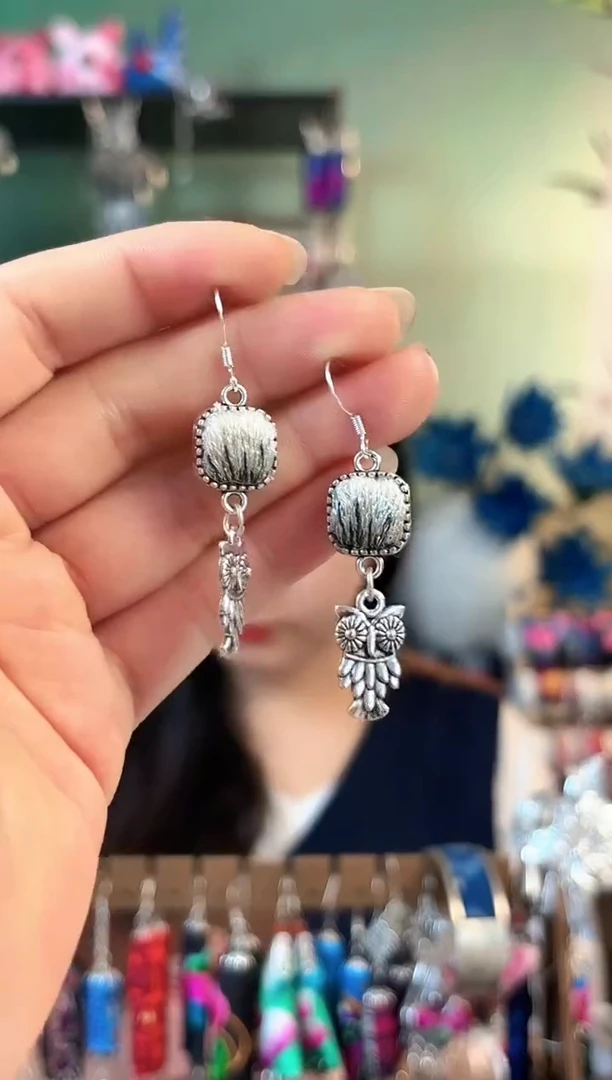 彩云南阁非遗老绣饰品159*