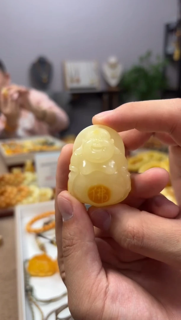 【闪购商品】蜜蜡裸石未镶嵌雕刻