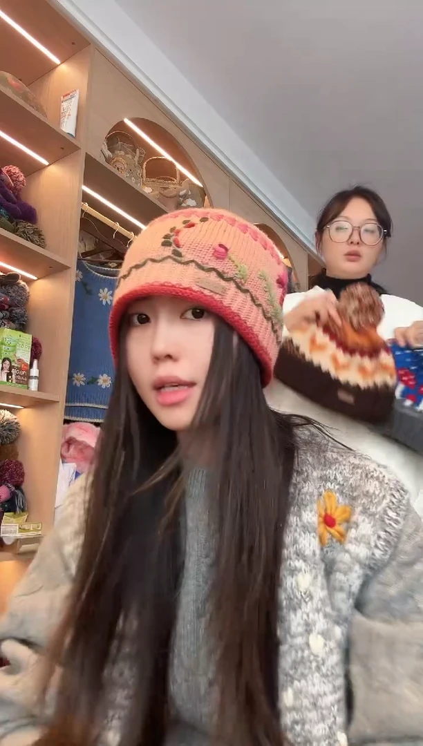 羊毛粉色刺绣帽