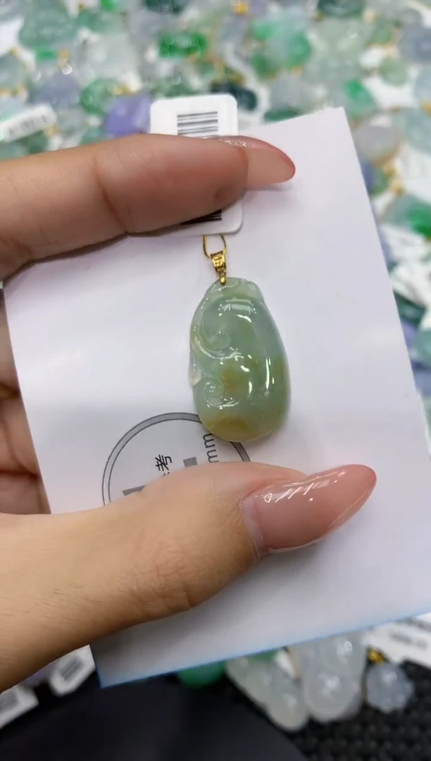 颈饰18K金镶嵌翡翠111111111111