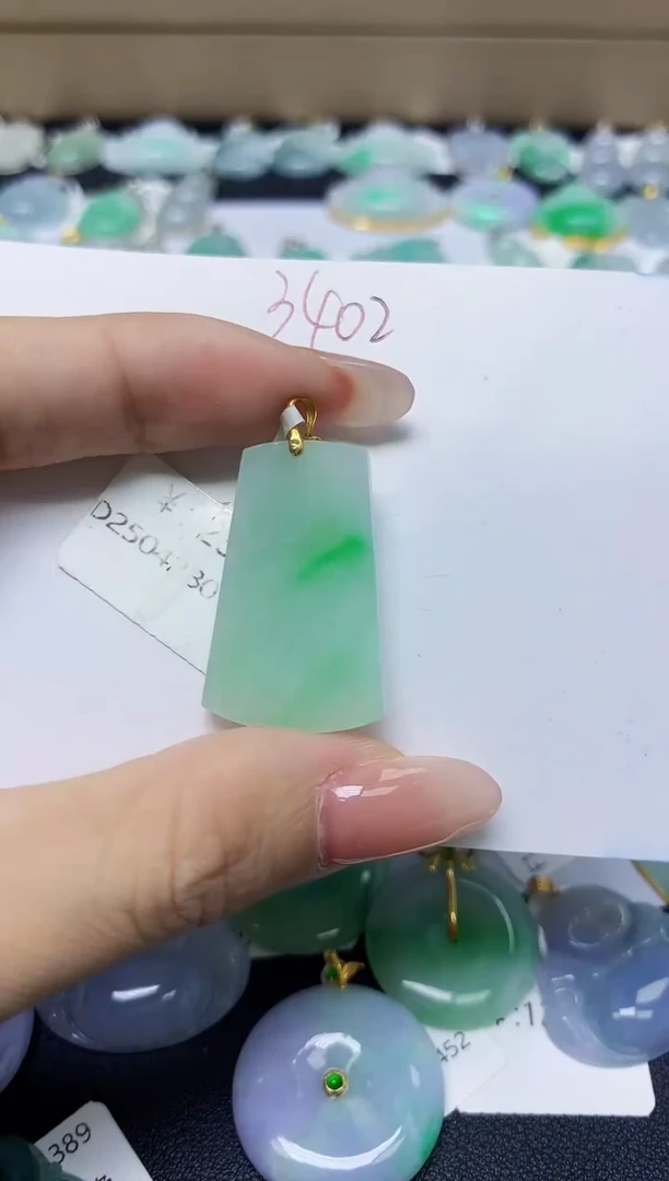 翡翠18K金镶嵌颈饰天然缅甸翡翠A货