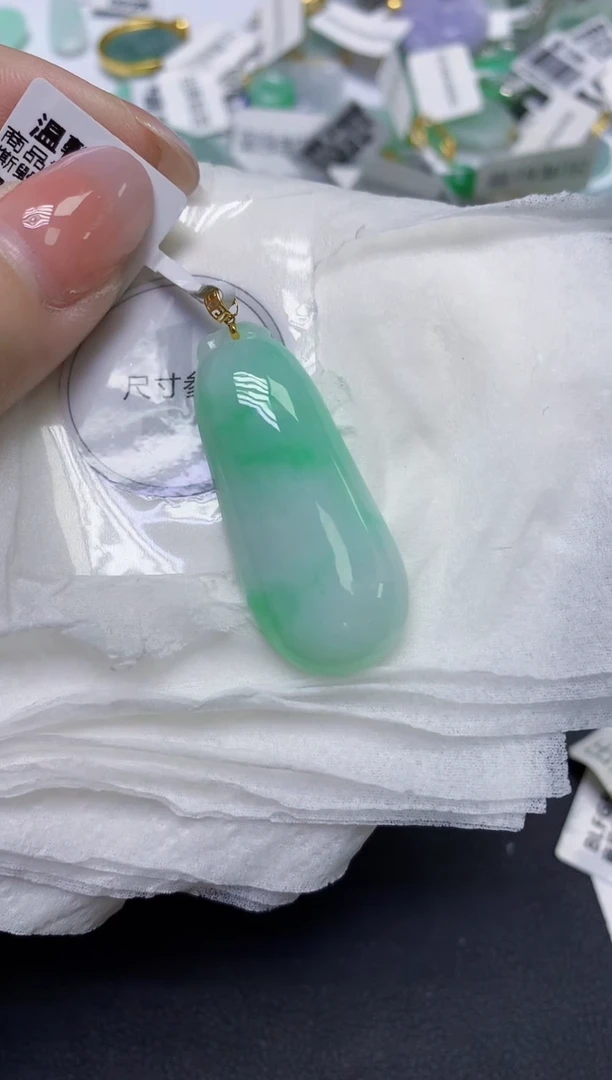 颈饰18K金镶嵌翡翠天然缅甸翡翠A货百元以上9元证书费自理