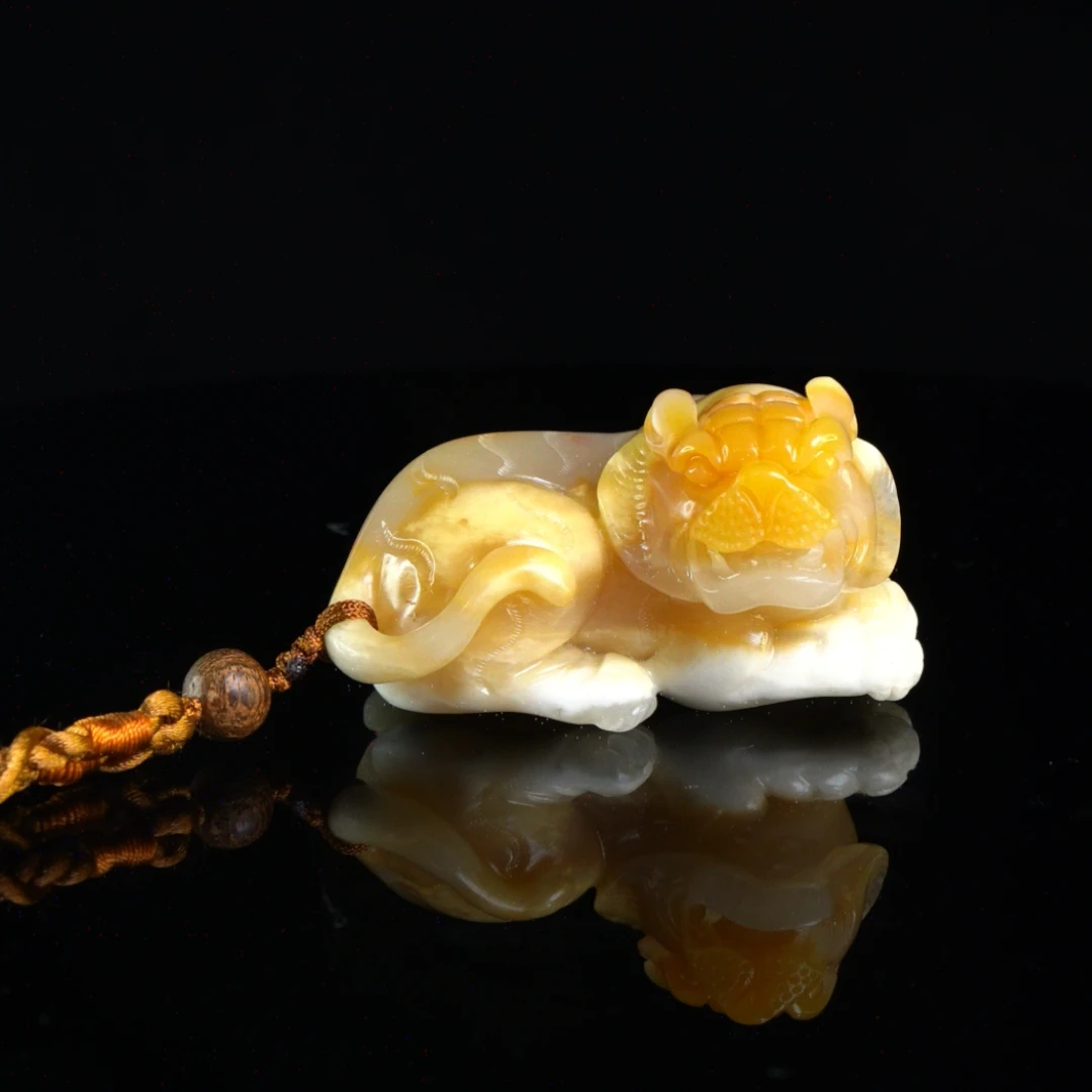 Lot.10.善伯洞虎虎生威手把件134.2克7x4x3.8cm