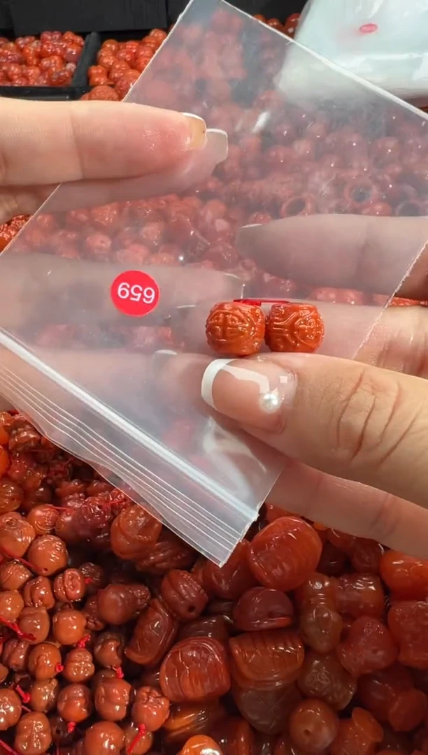 颈饰未镶嵌南红玛瑙1