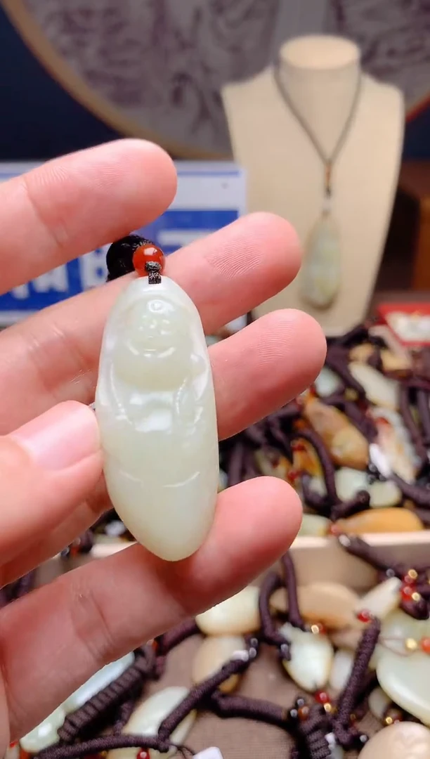 和田玉未镶嵌颈饰1