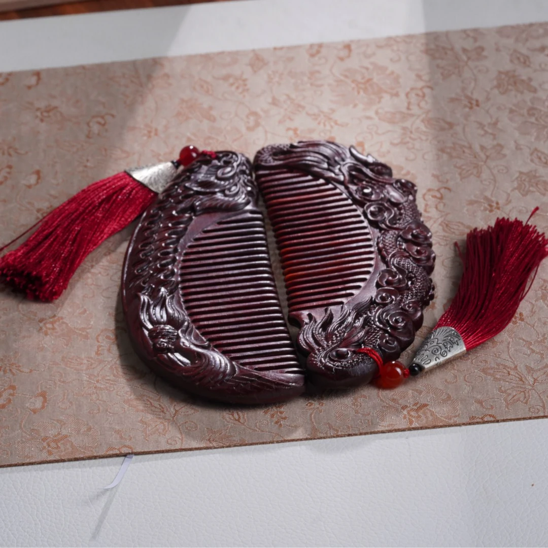 紫檀木梳子流苏款雕刻龙凤呈祥一对—多样性发其一