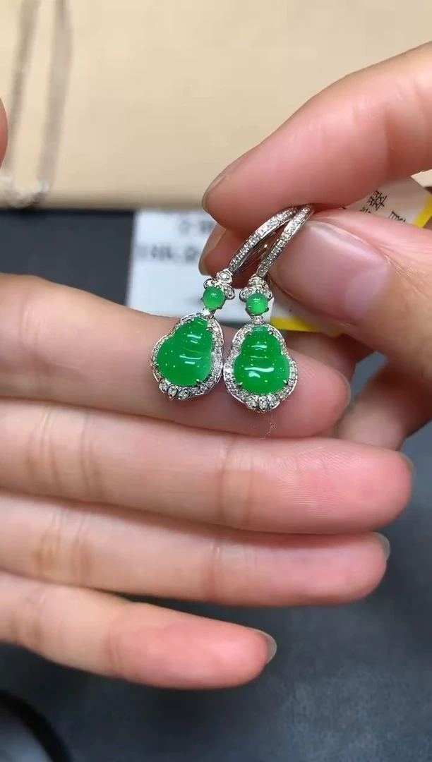 18K金镶嵌翡翠耳饰葫芦【无服务费