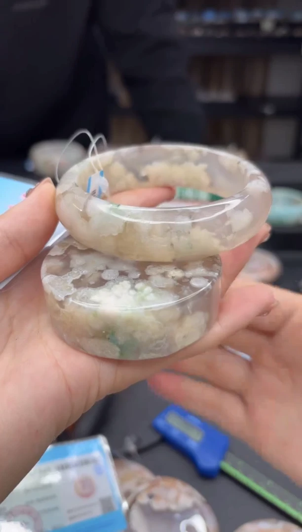 【闪购商品】石英质玉手镯未镶嵌2184（61圈赠送镯心）