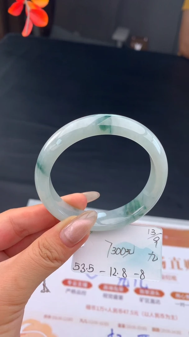 未镶嵌手镯翡翠自带#送人#，联系客服核对地址~