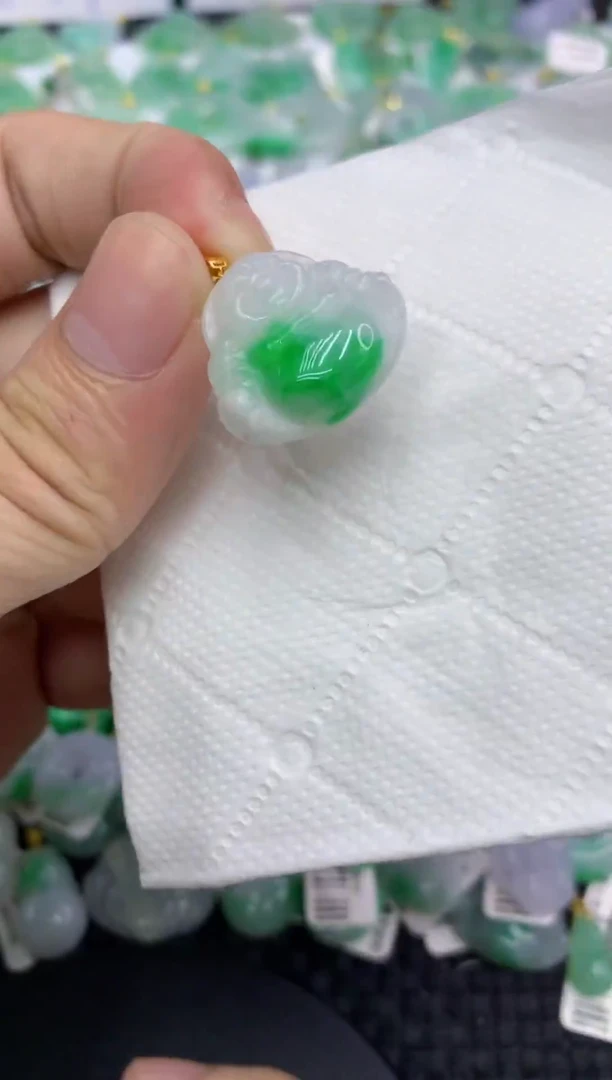 翡翠18K金镶嵌颈饰111111111