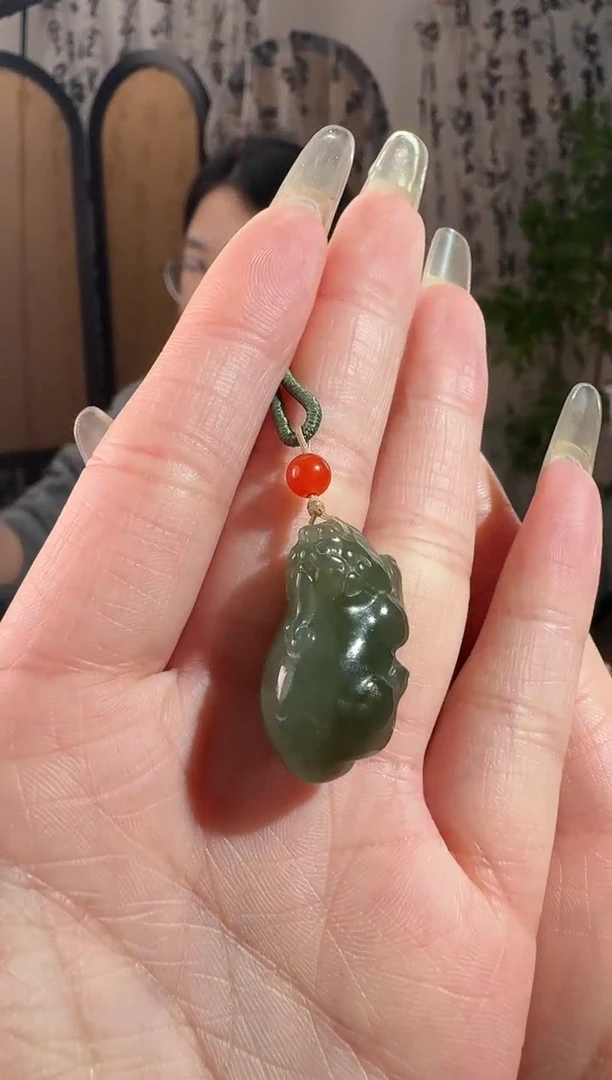 颈饰未镶嵌和田玉湖水绿貔貅