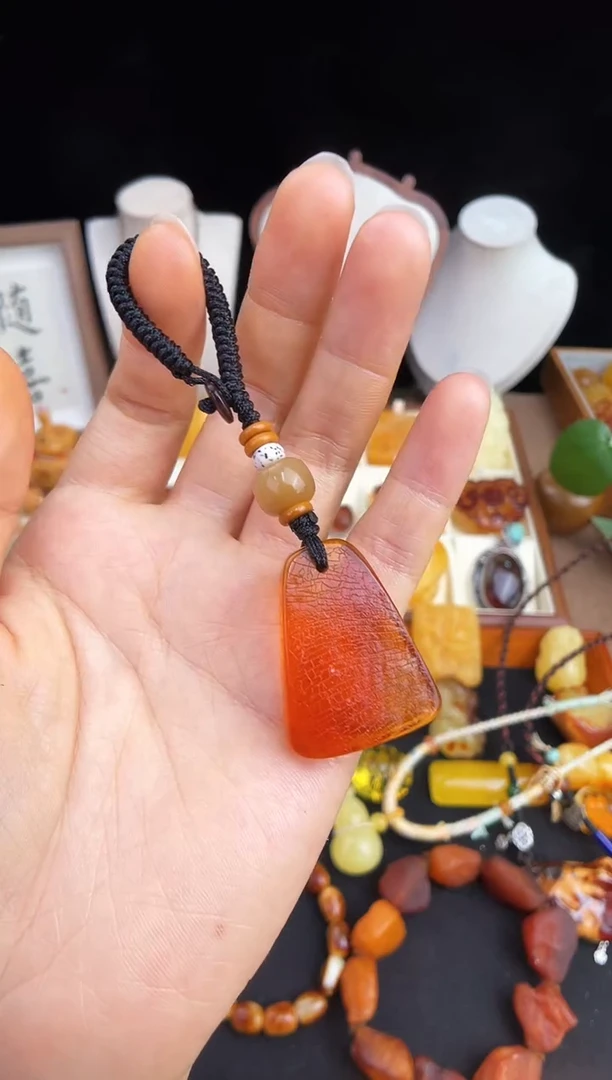 未镶嵌琥珀珠宝奇石柒月