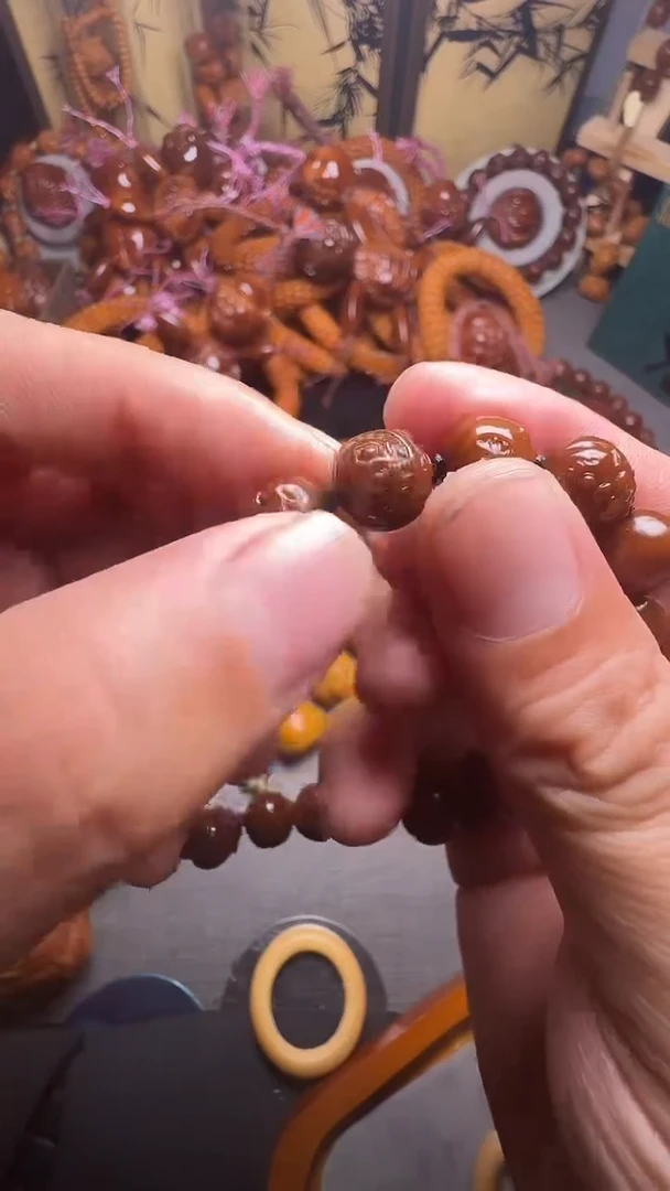 手串橄榄核拉布布