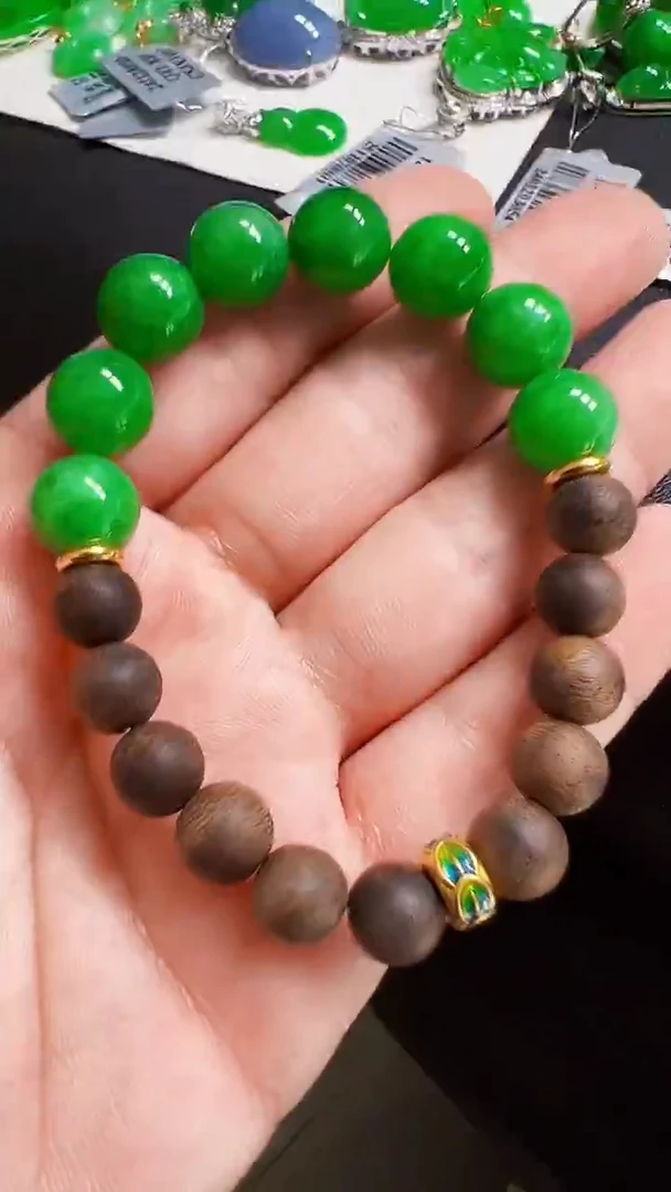 颈饰未镶嵌翡翠手串