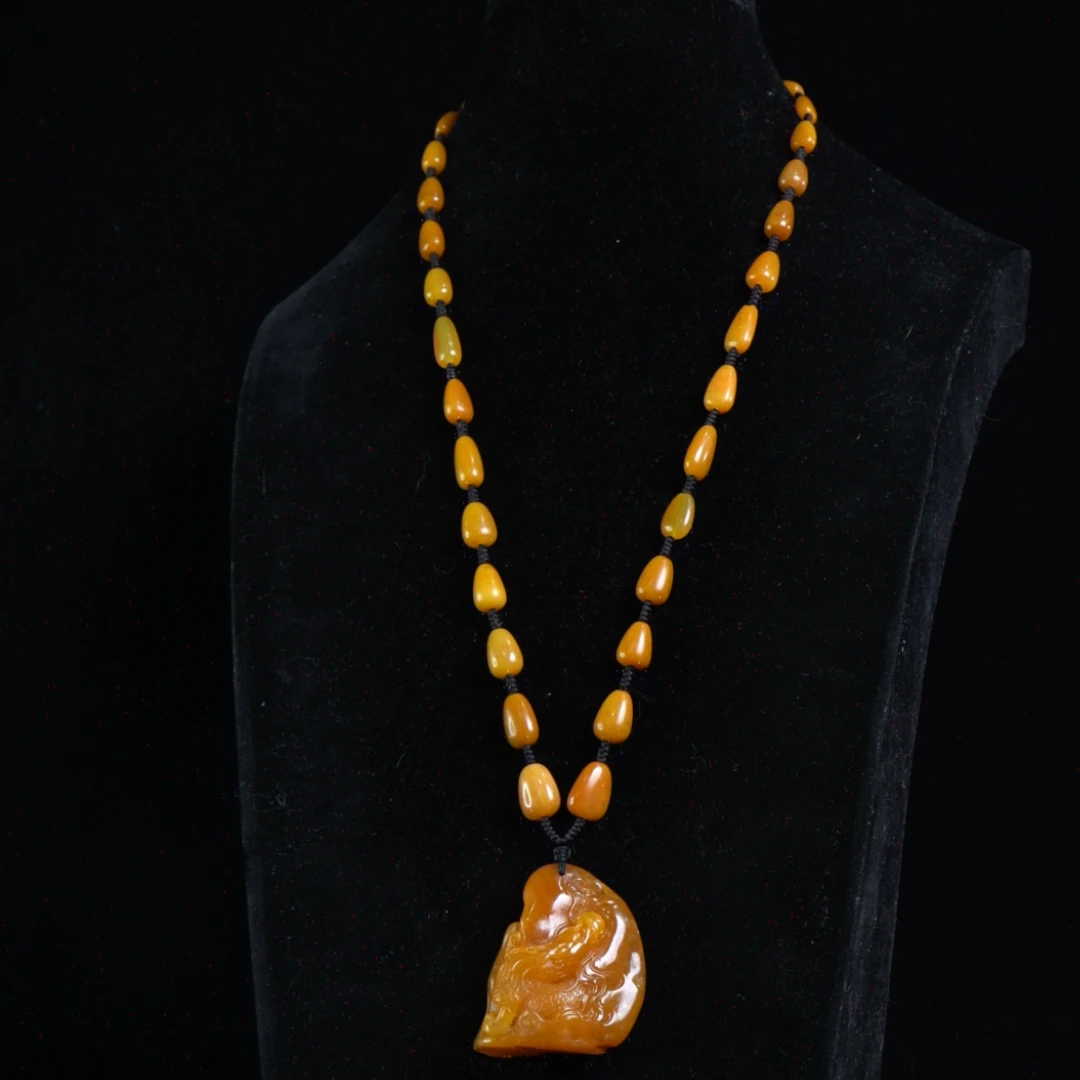 Lot.15.北部田黄麦芽结晶黄龙行天下挂件82.6克3.8x2.3x4.8cm，1QG