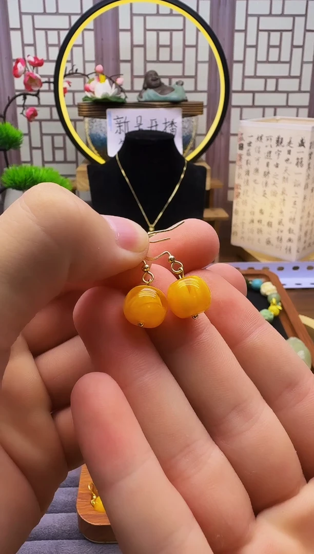 14K金镶嵌蜜蜡耳饰E01