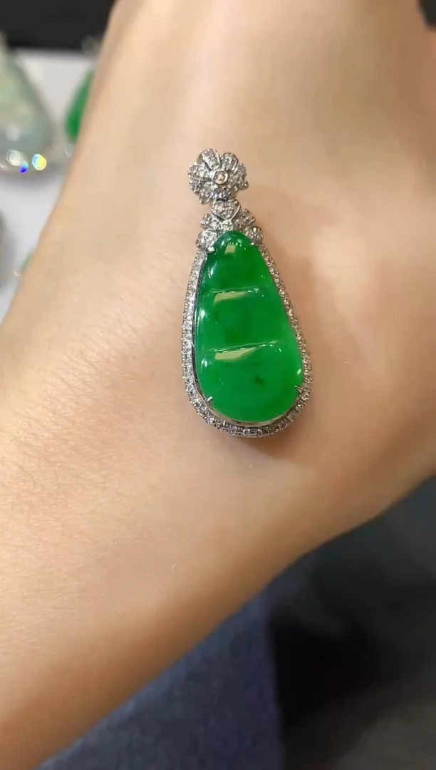 【闪购商品】翡翠吊坠(不含链)18K金镶嵌C7