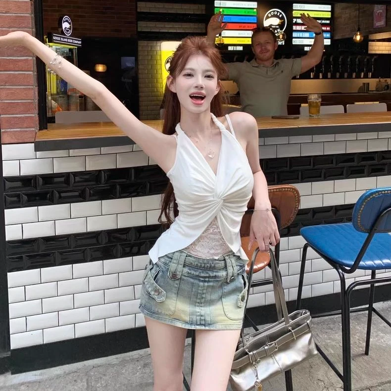 纯欲假两件拼接蕾丝挂脖背心女2025夏季新款辣妹显瘦V领吊带上衣