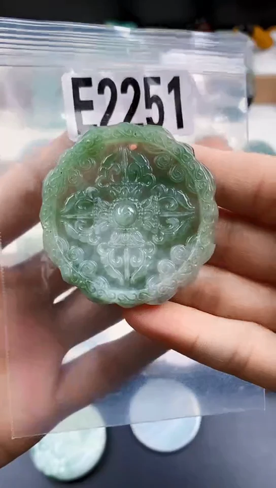 颈饰未镶嵌翡翠天然翡翠吊坠挂件