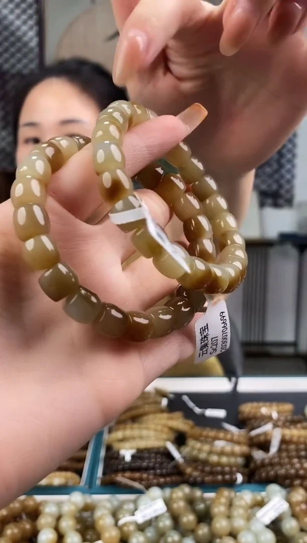 和田玉未镶嵌颈饰多样性发一