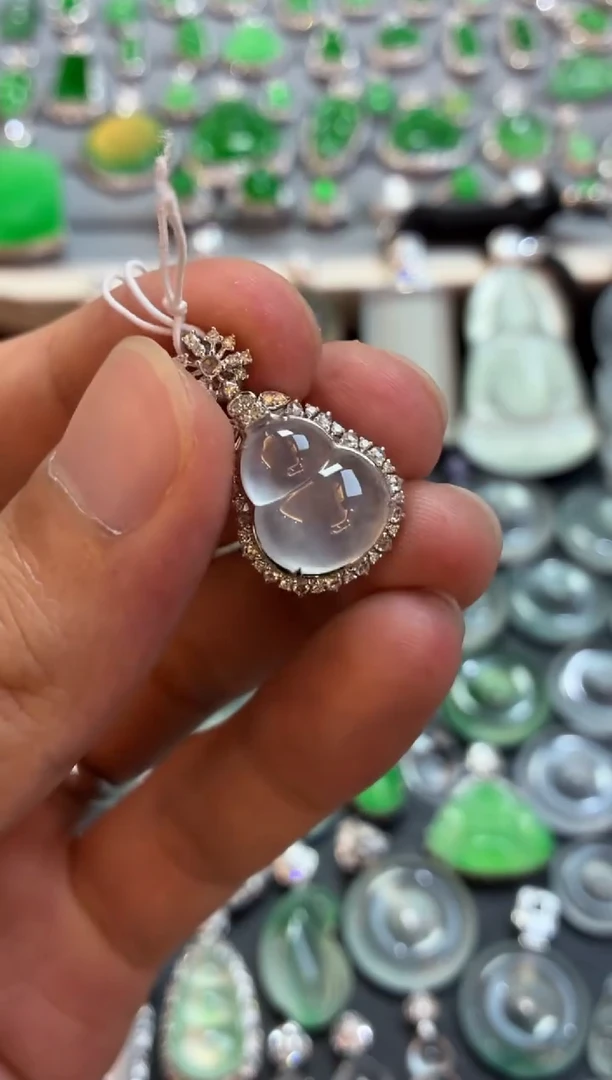 吊坠(不含链)18K金镶嵌翡翠葫芦