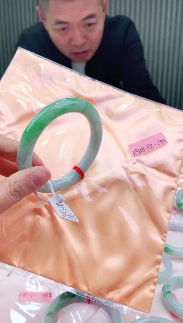 未镶嵌手镯翡翠57+