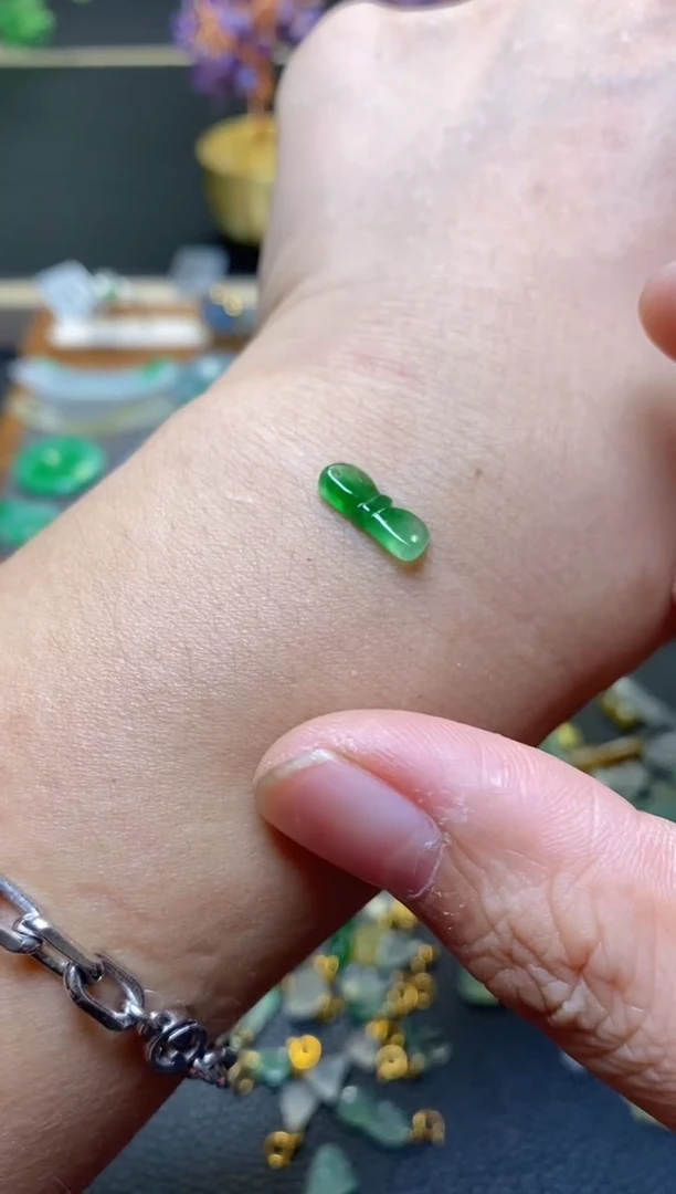 翡翠未镶嵌颈饰翡翠32944