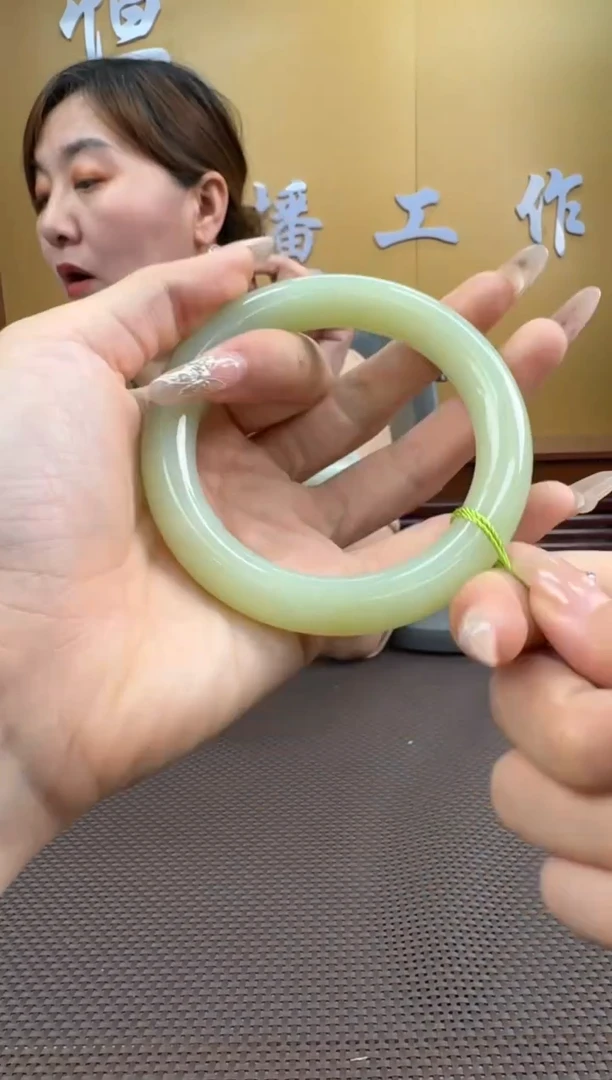 【闪购商品】和田玉手镯未镶嵌60