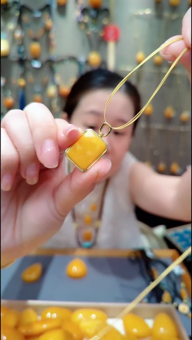 蜜蜡银S925镀金镶嵌珠宝奇石﹣F228蜜蜡吊坠赠项圈