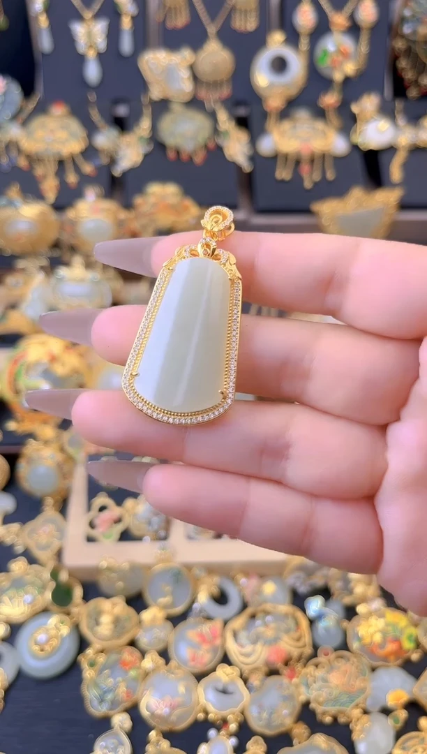 和田玉银S925镀金镶嵌颈饰大无事牌吊坠