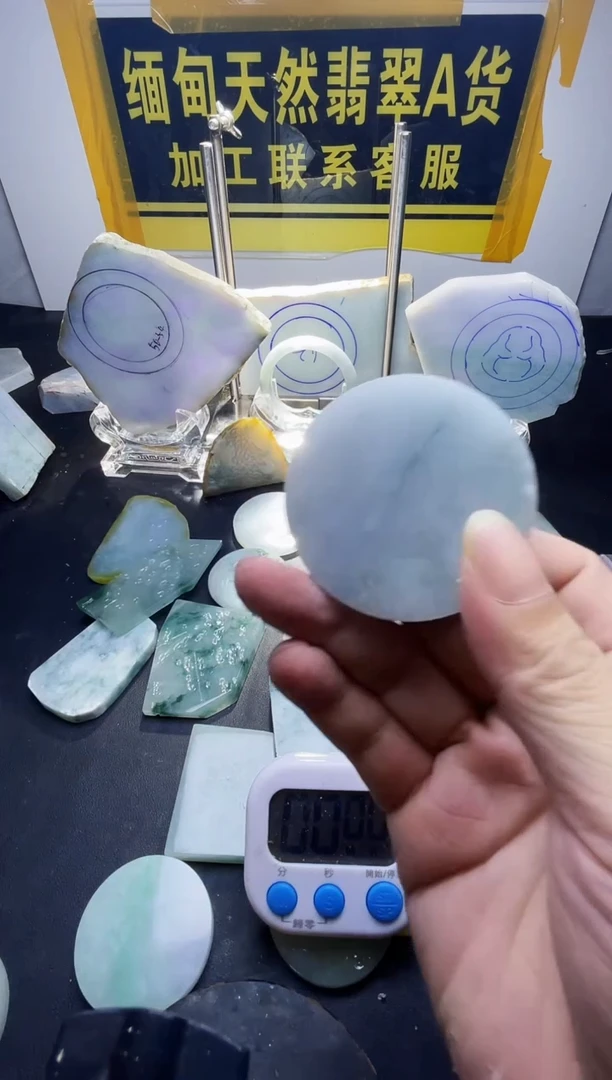 翡翠未镶嵌颈饰墨****）翡翠168