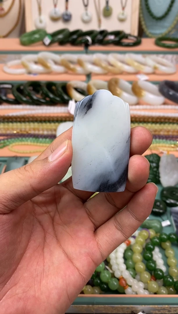 颈饰未镶嵌和田玉（子料）新疆青花无事牌