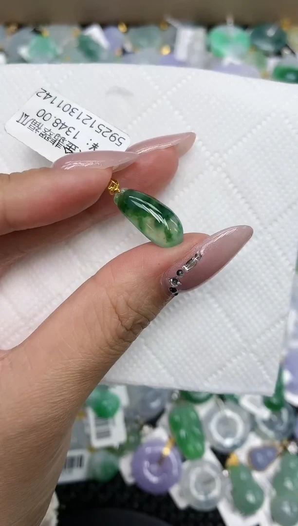 颈饰18K金镶嵌翡翠111111111111